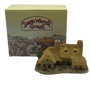 Vintage Meadow Bank Cottages By David Winter Handmade and Hand Painted 1985